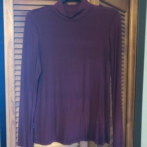 BNWOT Tahari turtle neck